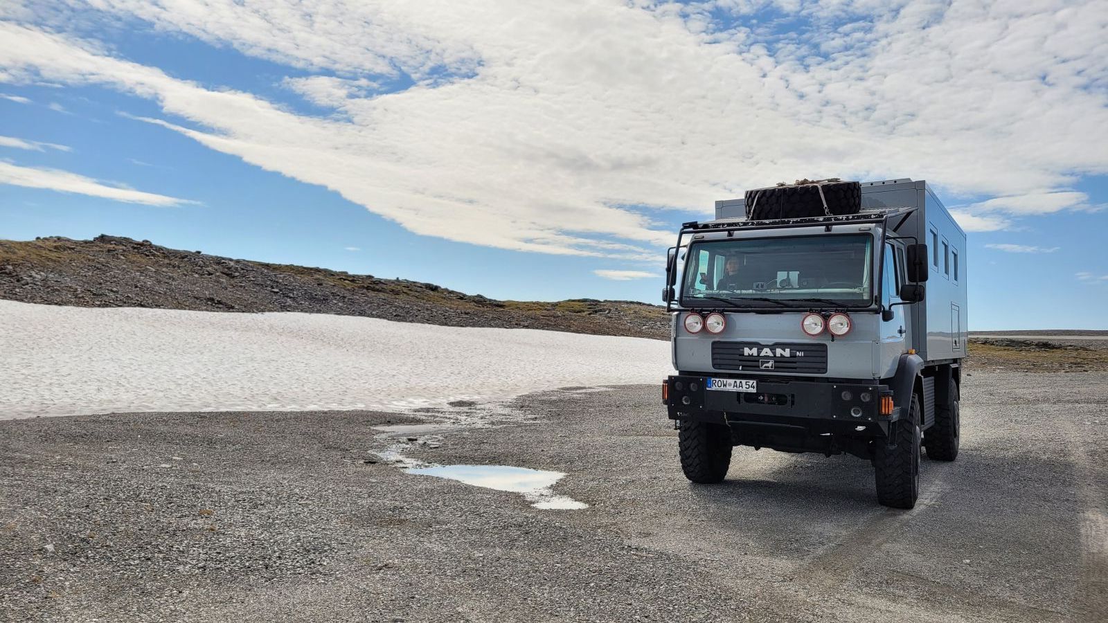 Fachwerkstatt für Expeditions LKW - Inspektion und Vorbereitung